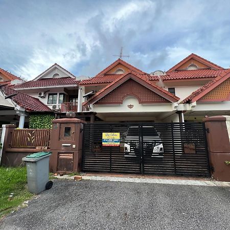 Rini Utama Homestay Skudai Zewnętrze zdjęcie